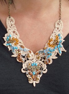 bouquet-lace-jewelry_turquoise-gold-charms-necklace